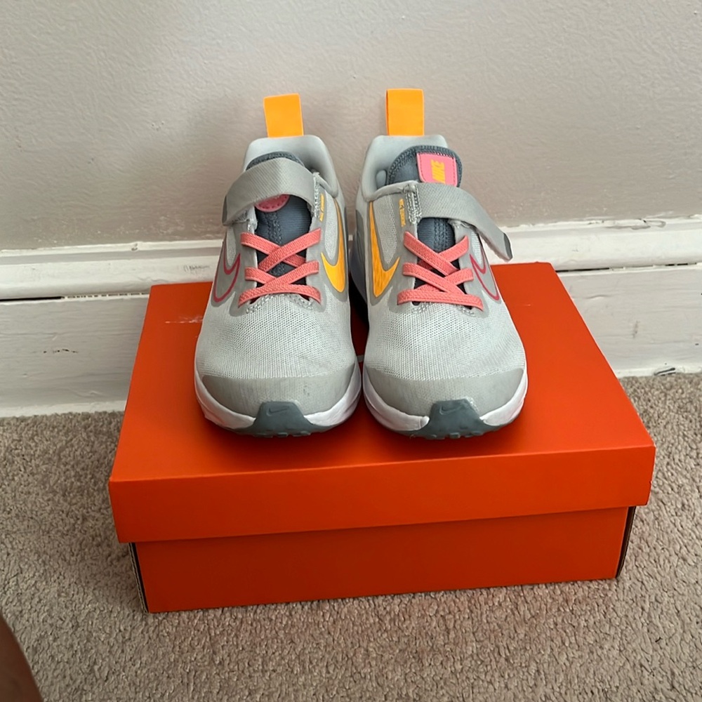 Nike Girls Air Zoom Arcadia Sneakers
